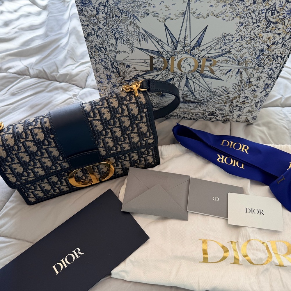 Dior 30 Montaigne Chain Bag
Blue Dior Oblique Jacquard
Reference: M9208UTZQ_M928